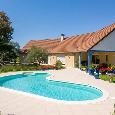 Villa Avec Piscine Privée à Autoire, 170 M² Autoire