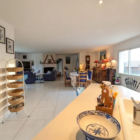 Avec Piscine Privee A Autoire, 170 M² Villa *